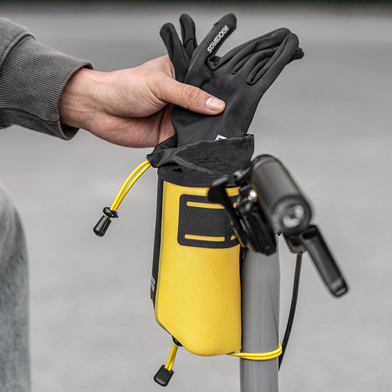 AS-162 100% Waterproof Bike Handlebar Bottle Bag
